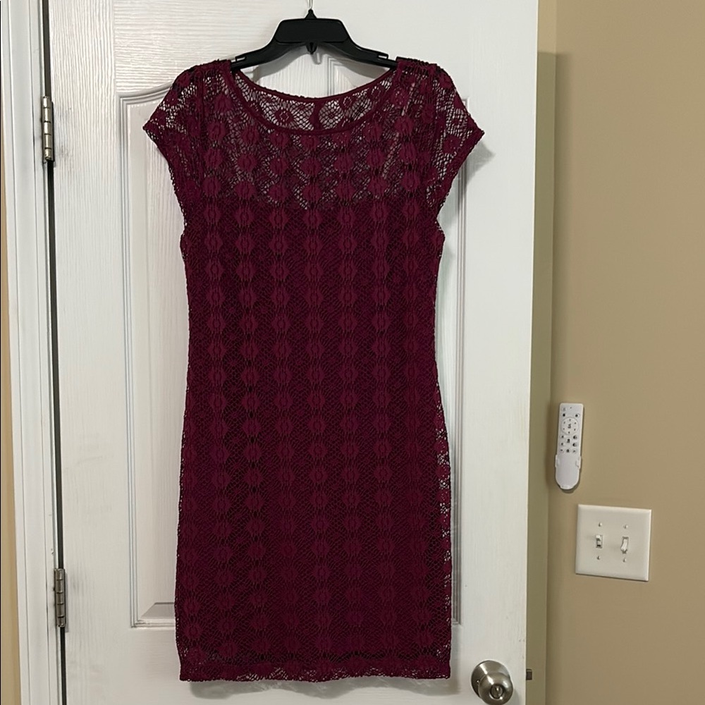 Red Sheath Mini Dress with Cap Sleeves and Crew Neck